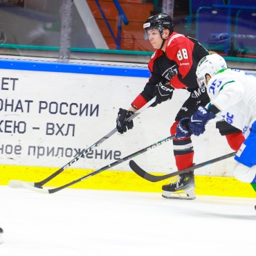 Нефтяник - Торос