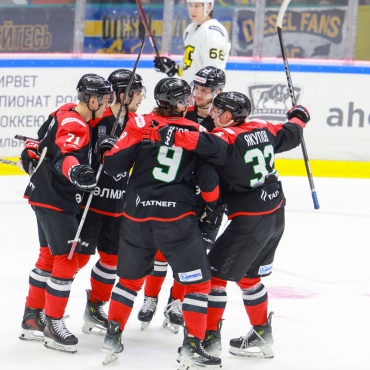 1/8 плей-офф: Нефтяник - Дизель