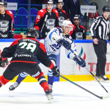 Нефтяник - Динамо-Алтай