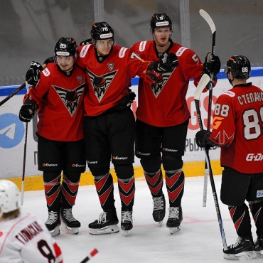 Омские Крылья - Молот