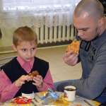21.12.2015. ВХЛ, ТКХ и фонд «Вместе детям» в гостях у детей в Вышнем Волочке