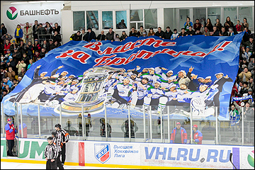 Болельщики "Тороса" готовы к плей-офф