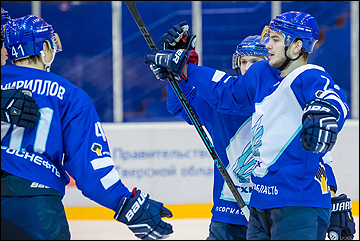 Дмитрий Кириллов (слева)