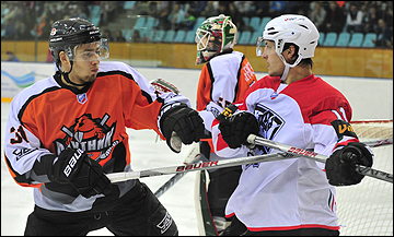 Никита Ядроец (справа)