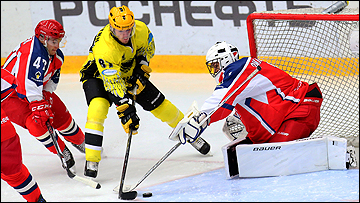 Никита Макеев (слева)