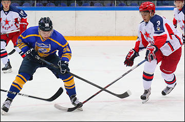 Алексей Слепцов (справа)