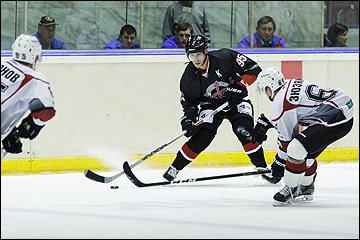 Александр Тридчиков (в центре)