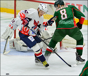 Иван Гавриленко (в белом)