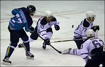 Андрей Белозеров (слева)