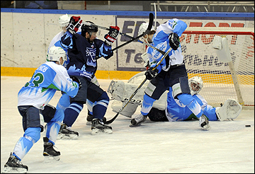 ХК "Рязань" и "Торос" развернули битву за второе место