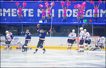 Константин Куликов забивает гол