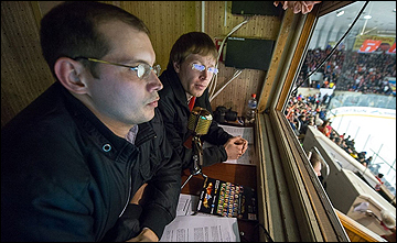 Дмитрий Мельниченко (слева)