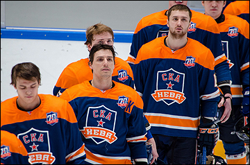 Андрей Рычагов (в центре)