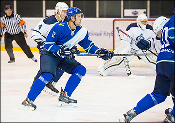 Артур Скородумов (в центре)