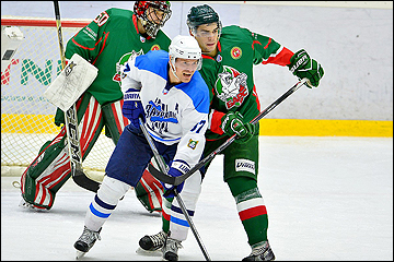 Олег Приданников (в центре)