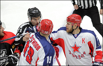 Николай Пронин (справа)