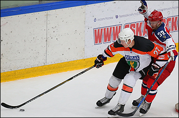 Глеб Зырянов (слева)