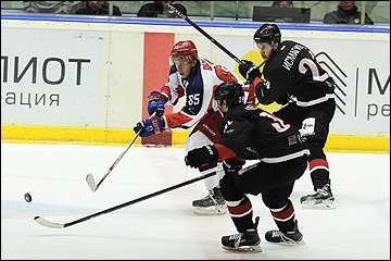 Александр Шаров (слева)