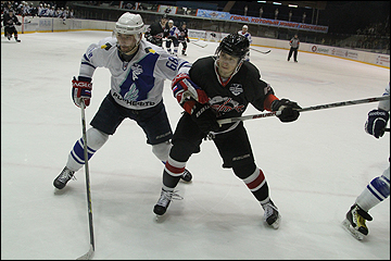 Артем Севанькаев (справа)