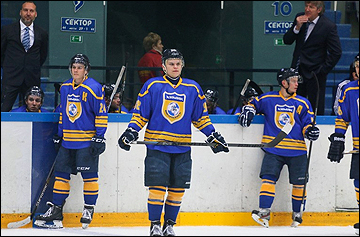 Никита Шацкий (в центре)