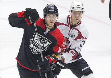 Никита Ядроец (слева)