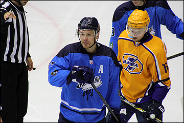 Олег Приданников (слева)