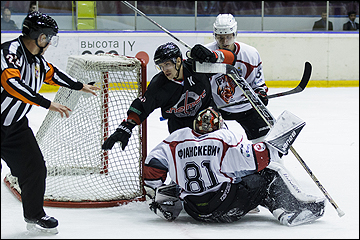 Александр Тридчиков (в центре)