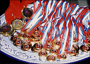 Золотые медали орчан за победу в чемпионате Росссии. 1999 год