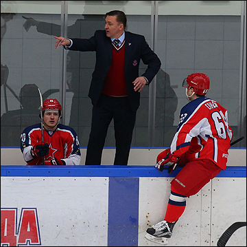 Дмитрий Ерофеев (в центре)