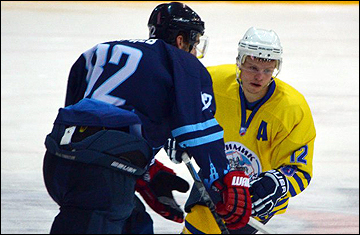 Дмитрий Мухин (справа)